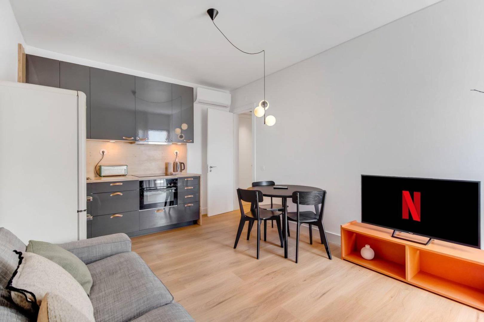 New 2br Fancy Luminous W/ Ac | By Airnest