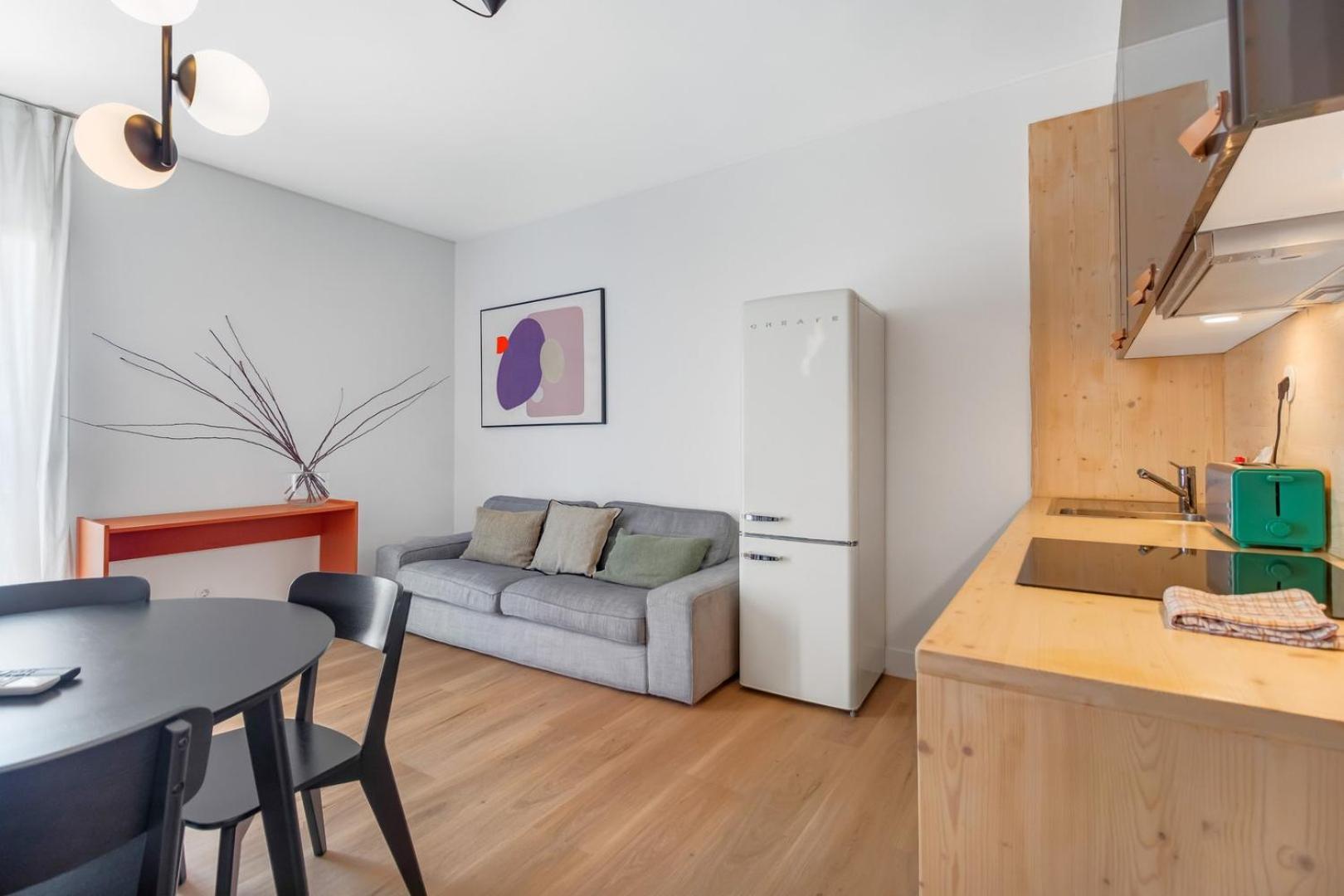 New 2br Fancy Luminous W/ Ac | By Airnest *